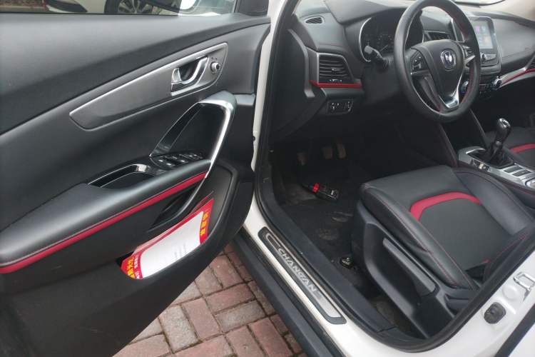 Used CHANGAN CS55 2019 1.5T Manual Colorful Model China VI Standard Driver Seat