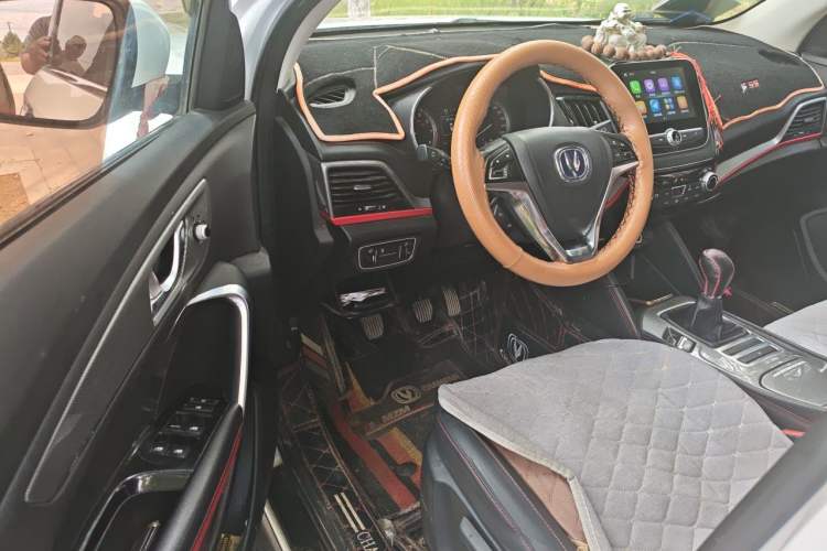 Used CHANGAN CS55 2019 1.5T Manual Colorful Model China VI Standard Driver Seat