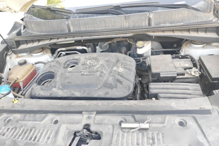 Used CHANGAN CS55 2019 1.5T Manual Colorful Model China VI Standard Engine Bay