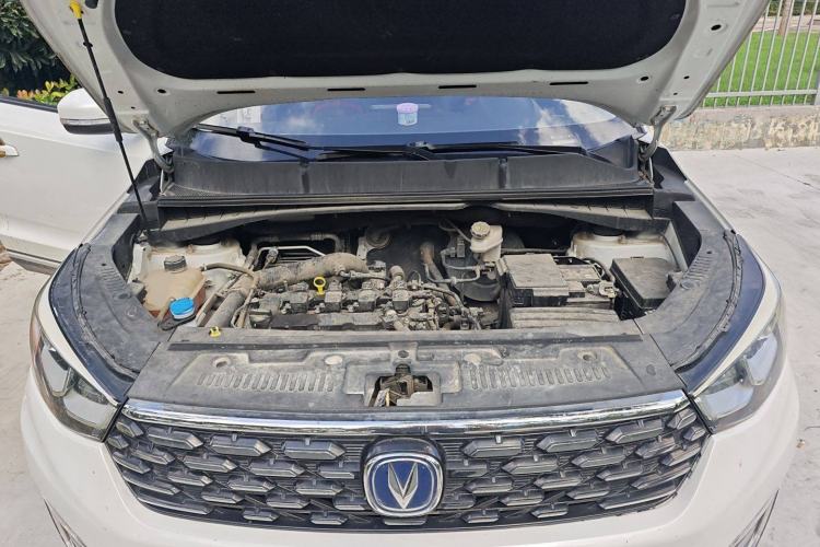 Used CHANGAN CS55 2019 1.5T Manual Colorful Model China VI Standard Engine Bay
