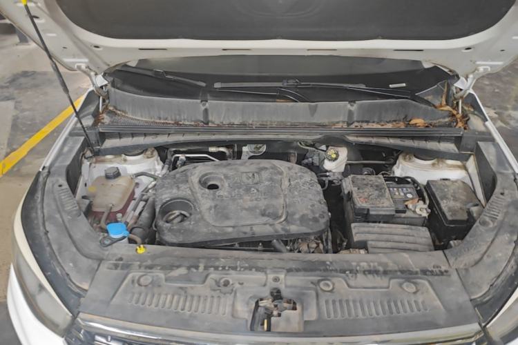 Used CHANGAN CS55 2019 1.5T Manual Colorful Model China VI Standard Engine Bay