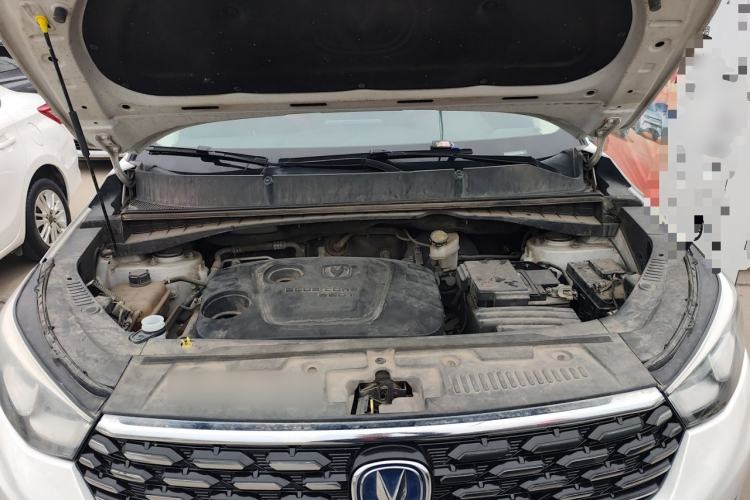 Used CHANGAN CS55 2019 1.5T Manual Colorful Model China VI Standard Engine Bay