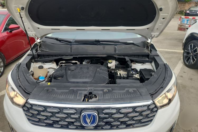 Used CHANGAN CS55 2019 1.5T Manual Colorful Model China VI Standard Engine Bay