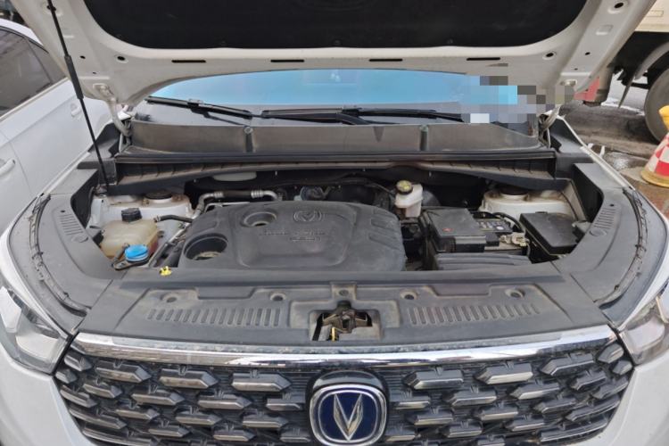 Used CHANGAN CS55 2019 1.5T Manual Colorful Model China VI Standard Engine Bay
