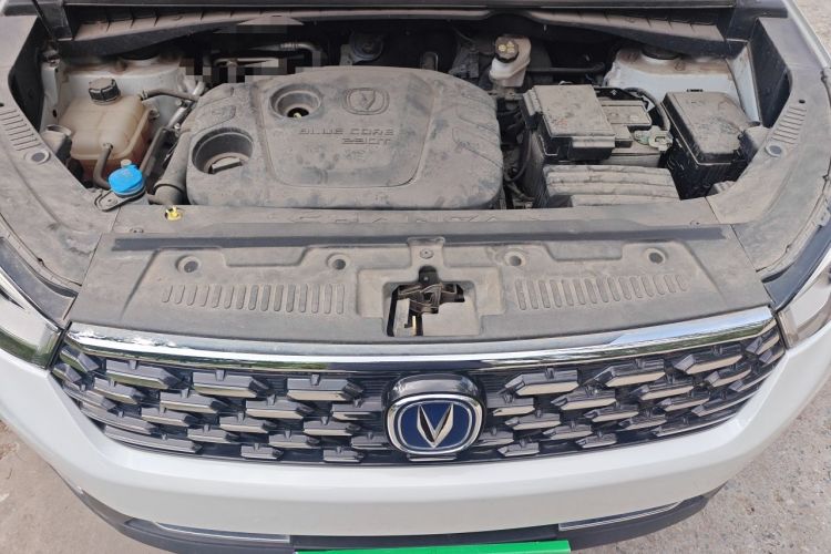Used CHANGAN CS55 2019 1.5T Manual Colorful Model China VI Standard Engine Bay