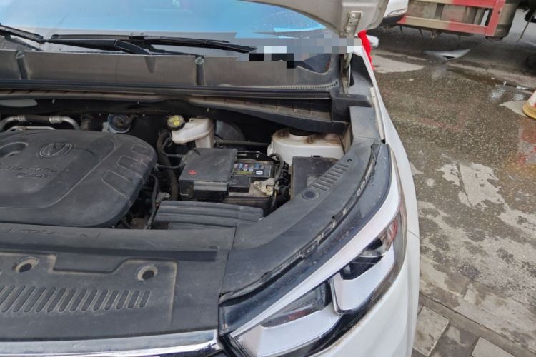 Used CHANGAN CS55 2019 1.5T Manual Colorful Model China VI Standard Engine Bay Left