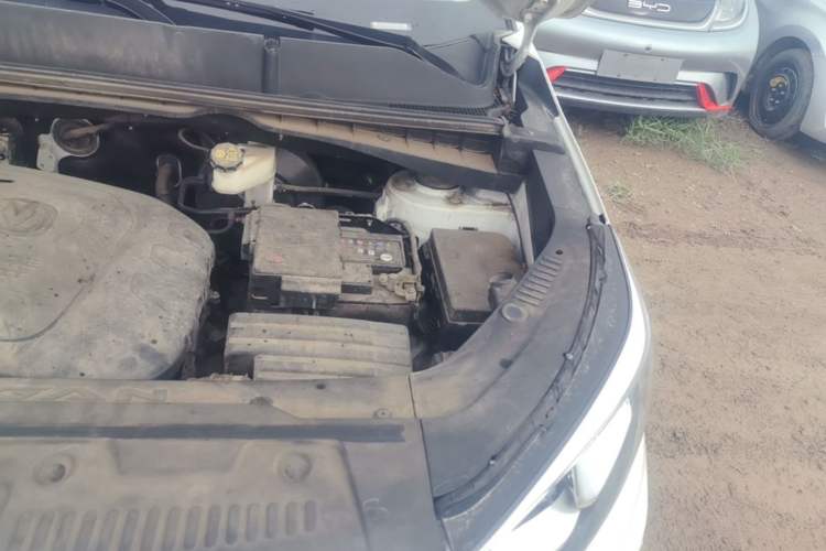 Used CHANGAN CS55 2019 1.5T Manual Colorful Model China VI Standard Engine Bay Left