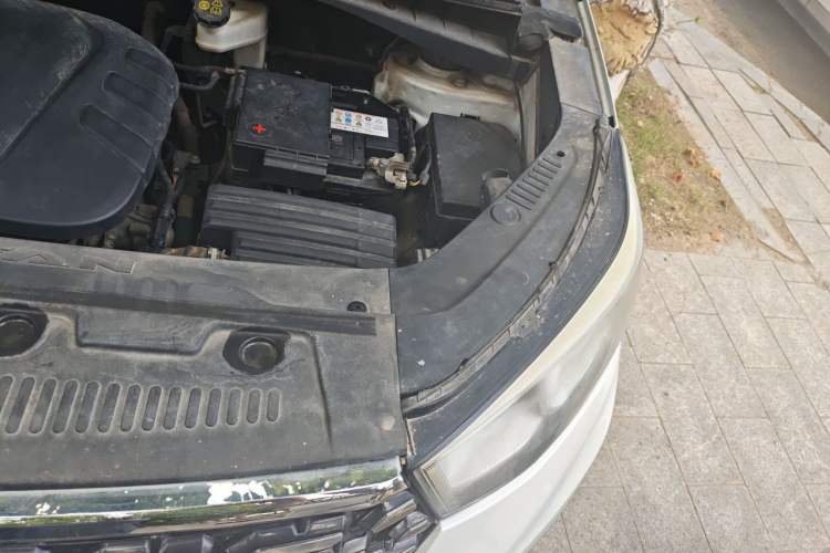 Used CHANGAN CS55 2019 1.5T Manual Colorful Model China VI Standard Engine Bay Left