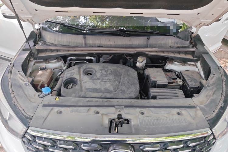 Used CHANGAN CS55 2019 1.5T Manual Colorful Model China VI Standard Engine Bay
