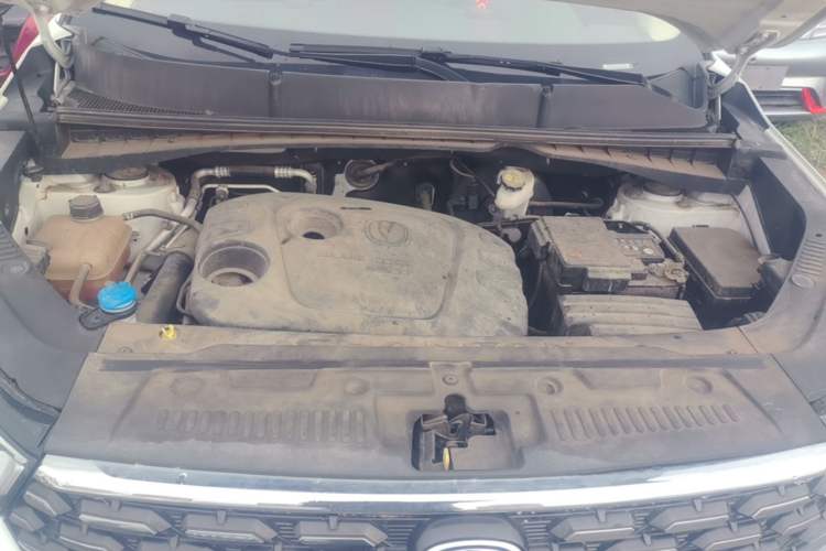 Used CHANGAN CS55 2019 1.5T Manual Colorful Model China VI Standard Engine Bay