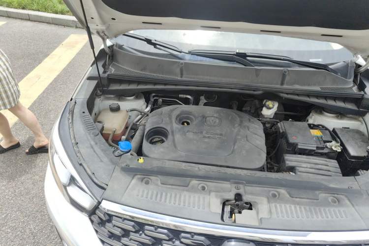 Used CHANGAN CS55 2019 1.5T Manual Colorful Model China VI Standard Engine Bay Right