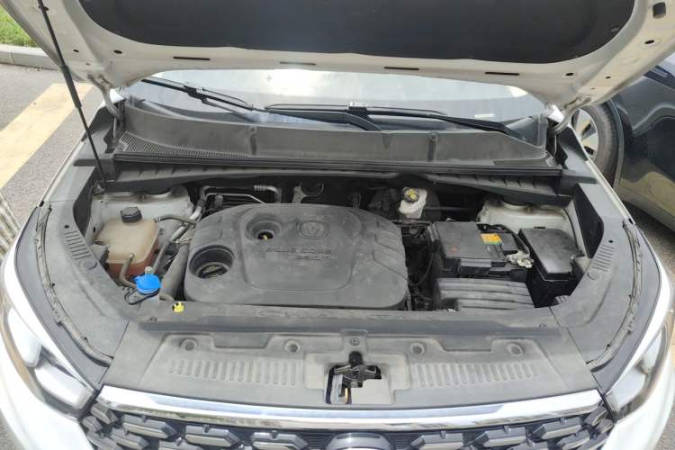 Used CHANGAN CS55 2019 1.5T Manual Colorful Model China VI Standard Engine Bay