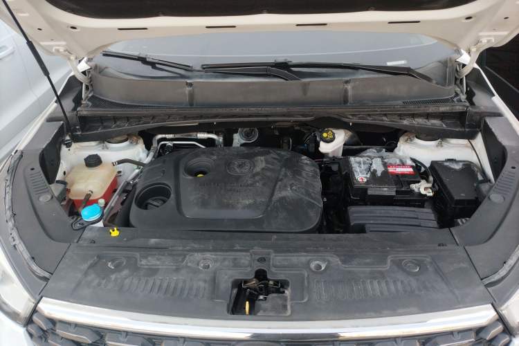 Used CHANGAN CS55 2019 1.5T Manual Colorful Model China VI Standard Engine Bay