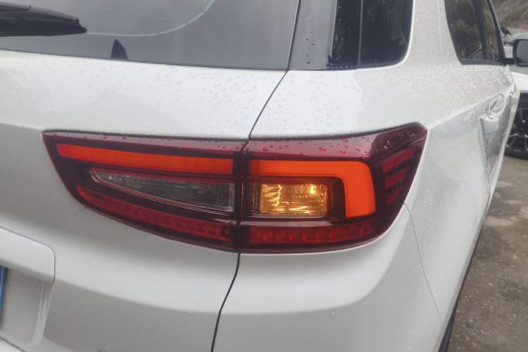 Used CHANGAN CS55 2019 1.5T Automatic Colorful Edition China VI Standard Exterior 3