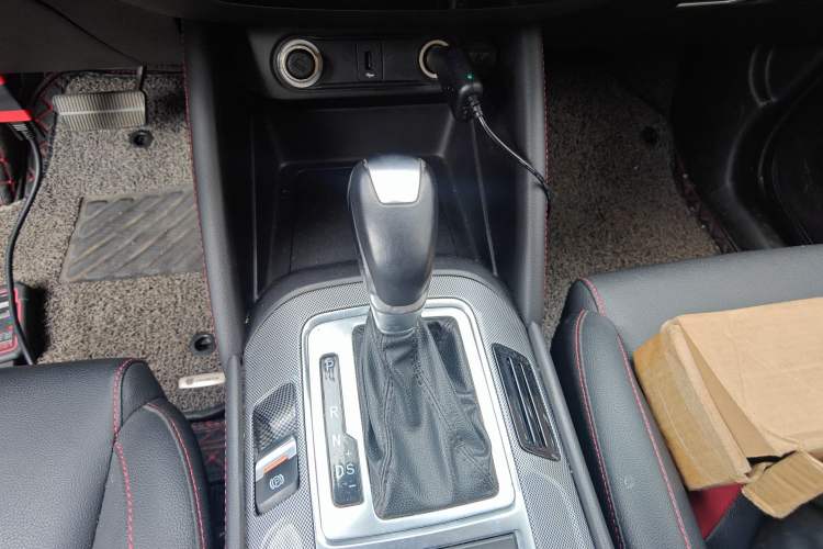 Used CHANGAN CS55 2019 1.5T Automatic Colorful Edition China VI Standard Gear Lever