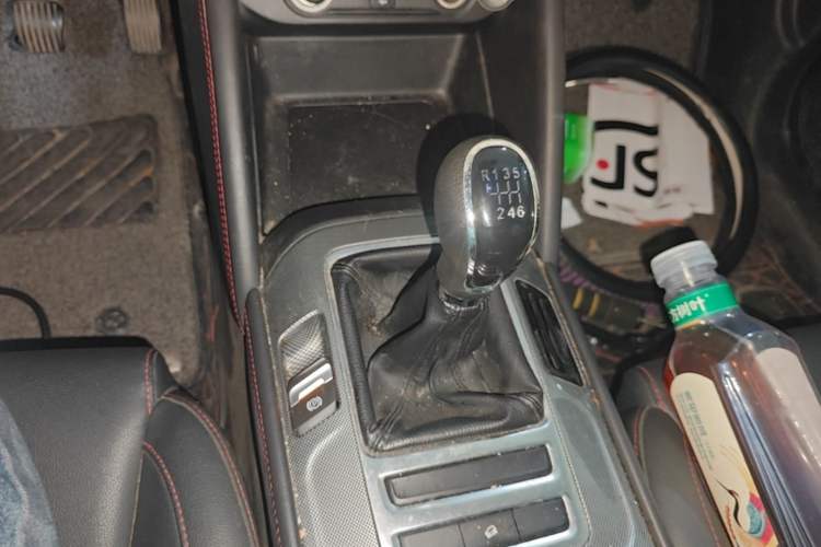 Used CHANGAN CS55 2019 1.5T Manual Colorful Model China VI Standard Gear Lever
