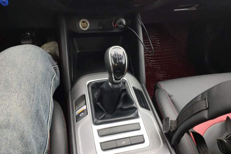 Used CHANGAN CS55 2019 1.5T Manual Colorful Model China VI Standard Gear Lever
