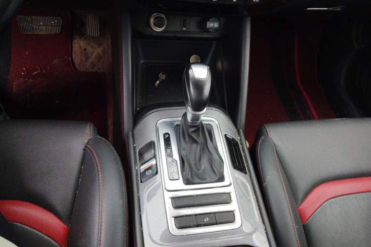 Used CHANGAN CS55 2019 1.5T Automatic Colorful Edition China VI Standard Gear Lever