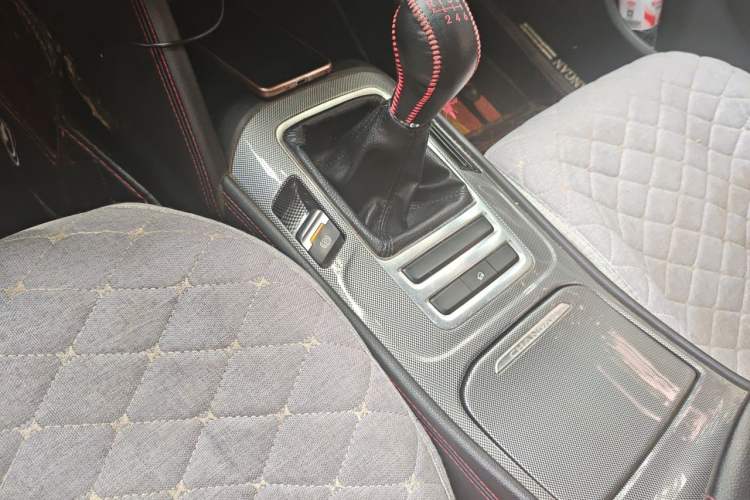 Used CHANGAN CS55 2019 1.5T Manual Colorful Model China VI Standard Gear Lever