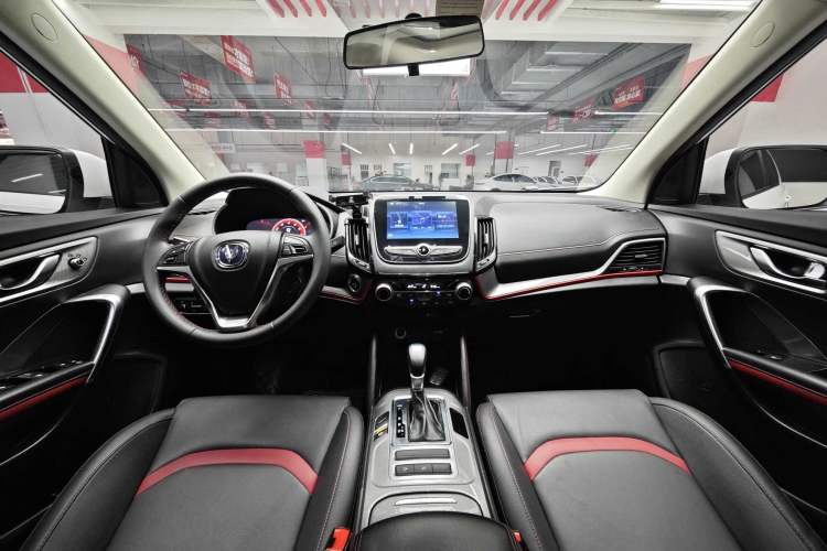 Used CHANGAN CS55 2019 1.5T Automatic Colorful Edition China VI Standard Interior 1
