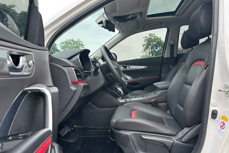 Used CHANGAN CS55 2019 1.5T Automatic Colorful Edition China VI Standard Interior 1