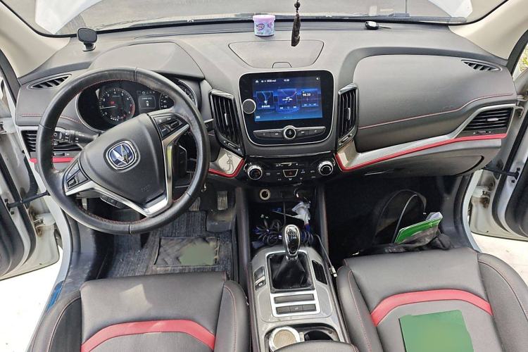 Used CHANGAN CS55 2019 1.5T Manual Colorful Model China VI Standard Interior 2