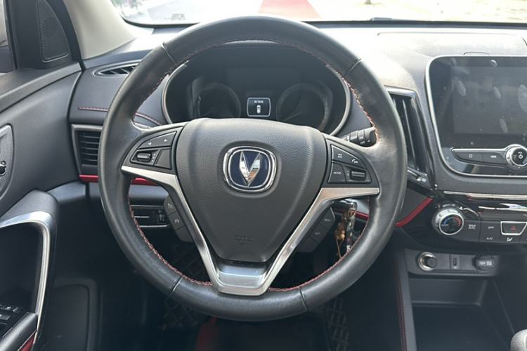 Used CHANGAN CS55 2019 1.5T Manual Colorful Model China VI Standard Interior 2