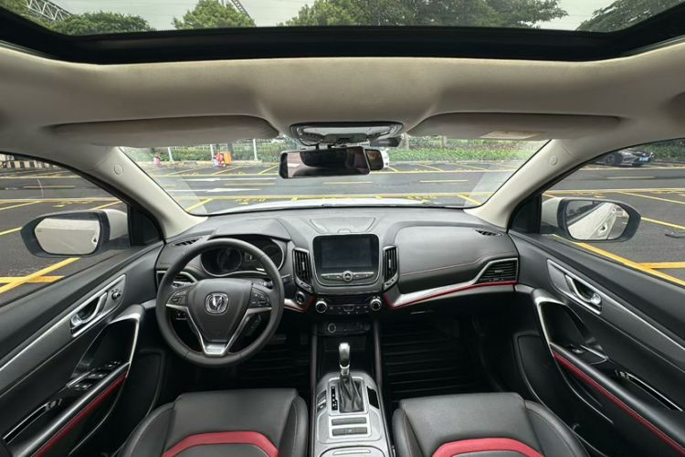 Used CHANGAN CS55 2019 1.5T Automatic Colorful Edition China VI Standard Interior 2