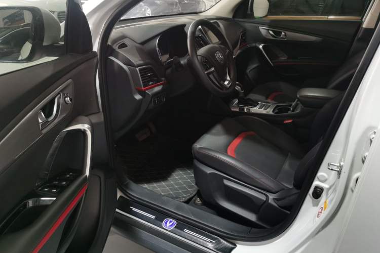 Used CHANGAN CS55 2019 1.5T Automatic Colorful Edition China VI Standard Interior 2