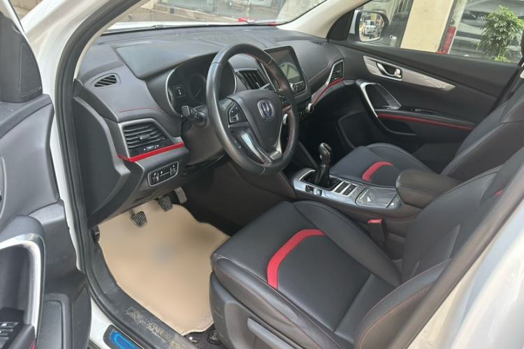 Used CHANGAN CS55 2019 1.5T Manual Colorful Model China VI Standard Interior 3