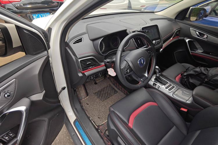 Used CHANGAN CS55 2019 1.5T Automatic Colorful Edition China VI Standard Interior 3