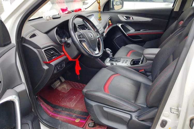 Used CHANGAN CS55 2019 1.5T Automatic Colorful Edition China VI Standard Interior 3