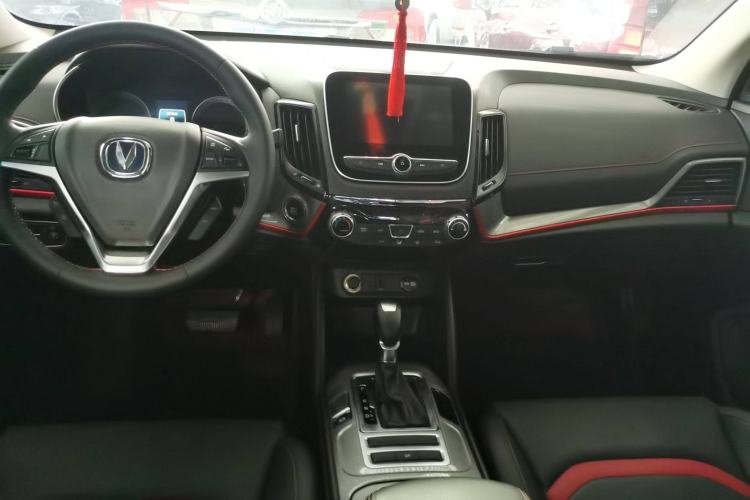 Used CHANGAN CS55 2019 1.5T Automatic Colorful Edition China VI Standard Interior 3