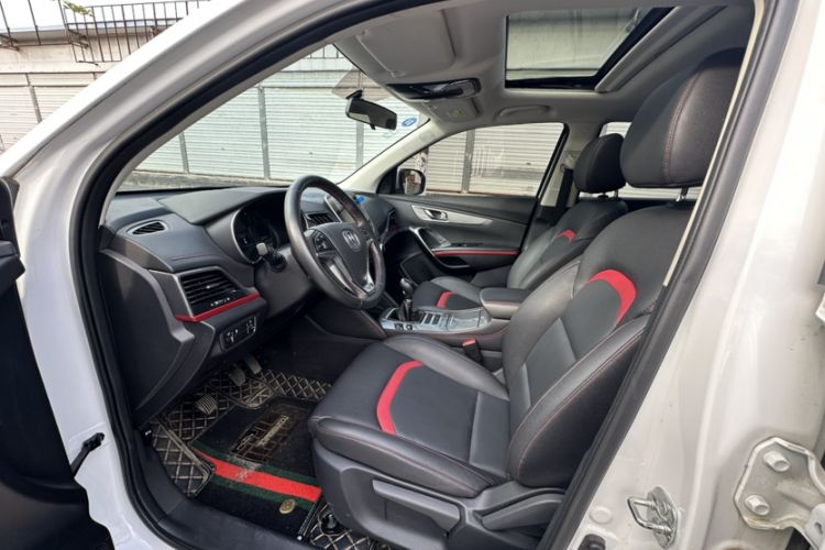 Used CHANGAN CS55 2019 1.5T Manual Colorful Model China VI Standard Interior 4