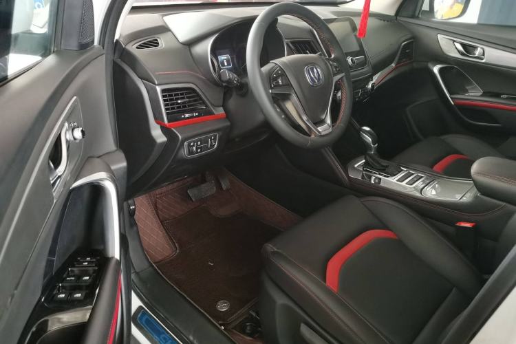 Used CHANGAN CS55 2019 1.5T Automatic Colorful Edition China VI Standard Interior 4