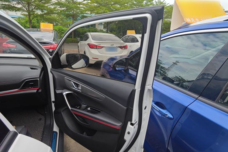 Used CHANGAN CS55 2019 1.5T Automatic Colorful Edition China VI Standard Interior 5