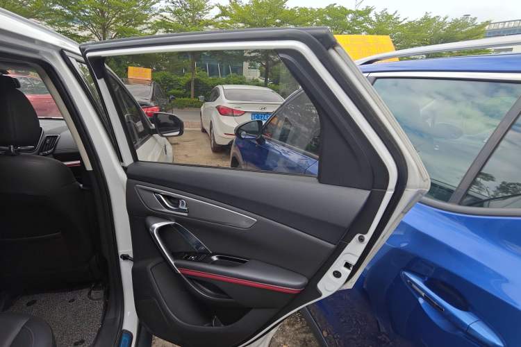 Used CHANGAN CS55 2019 1.5T Automatic Colorful Edition China VI Standard Interior 6