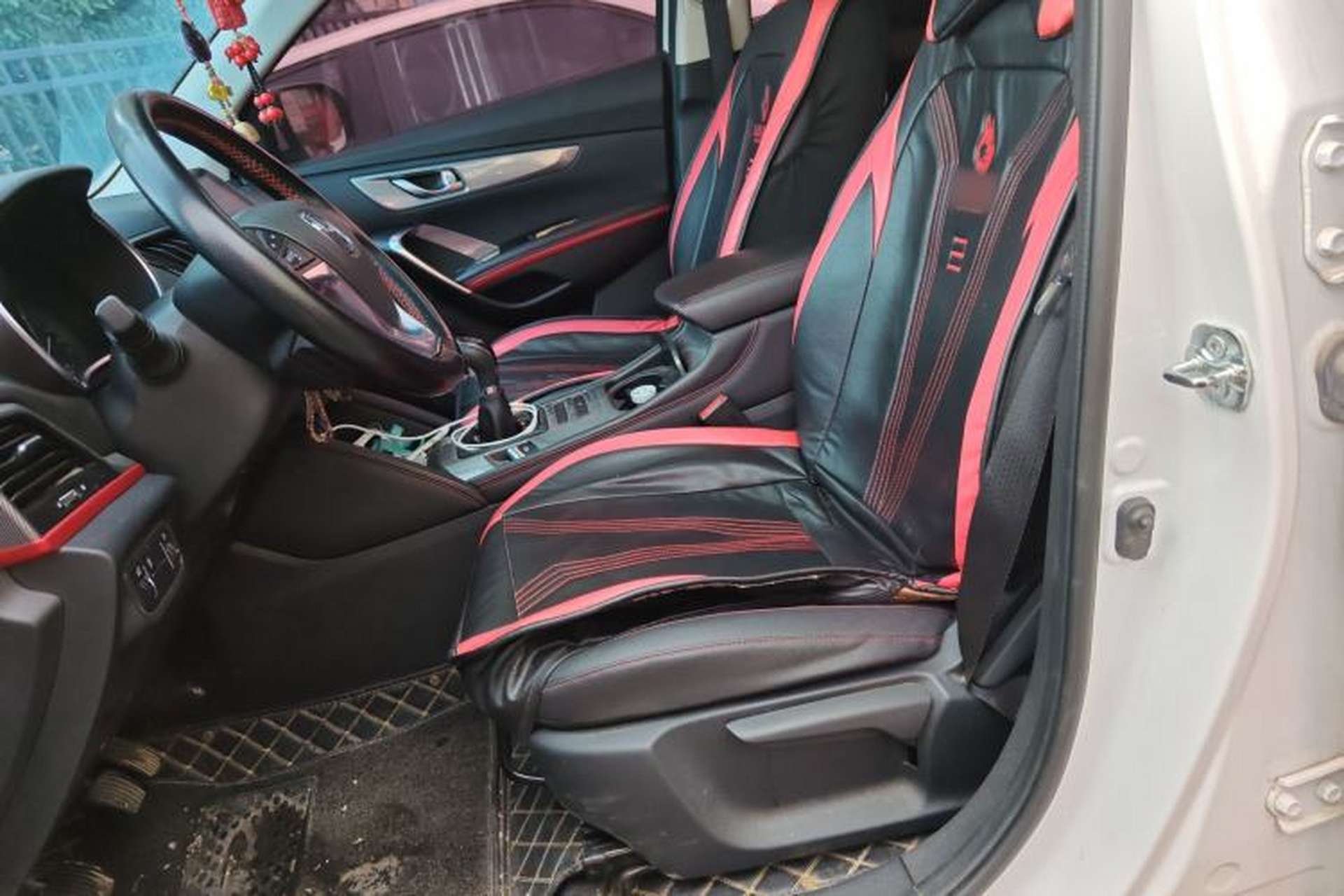 Used CHANGAN CS55 2019 1.5T Manual Colorful Model China VI Standard Left Front Seat