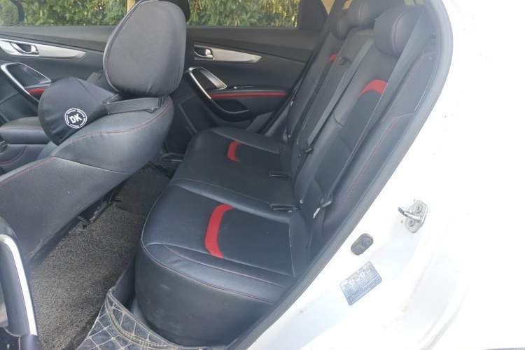 Used CHANGAN CS55 2019 1.5T Manual Colorful Model China VI Standard Left Rear Seat