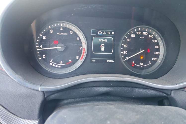 Used CHANGAN CS55 2019 1.5T Manual Colorful Model China VI Standard Odometer Close Up