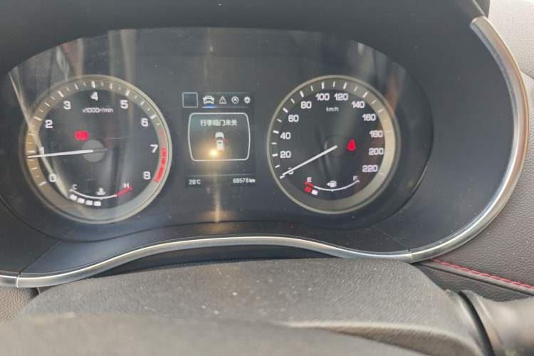 Used CHANGAN CS55 2019 1.5T Manual Colorful Model China VI Standard Odometer Close Up