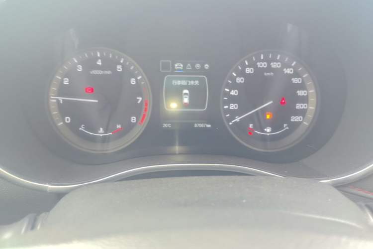 Used CHANGAN CS55 2019 1.5T Manual Colorful Model China VI Standard Odometer Close Up