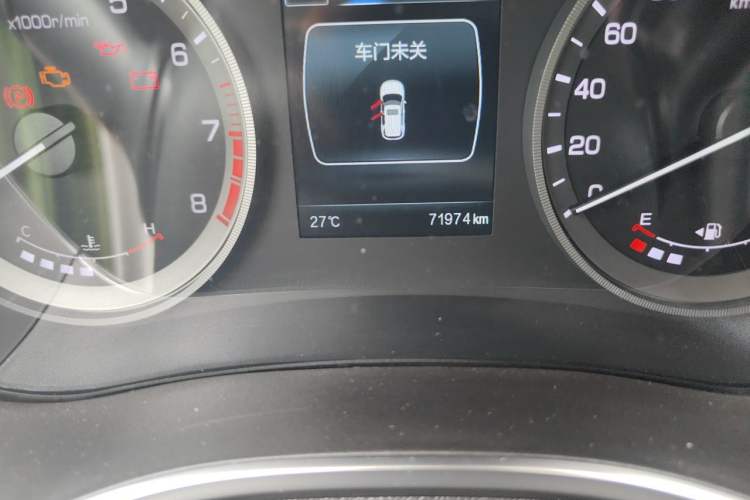 Used CHANGAN CS55 2019 1.5T Manual Colorful Model China VI Standard Odometer Close Up