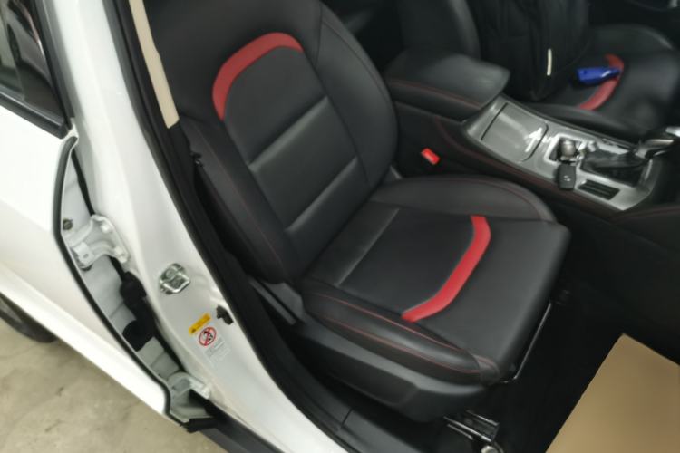 Used CHANGAN CS55 2019 1.5T Automatic Colorful Edition China VI Standard Right Front Seat