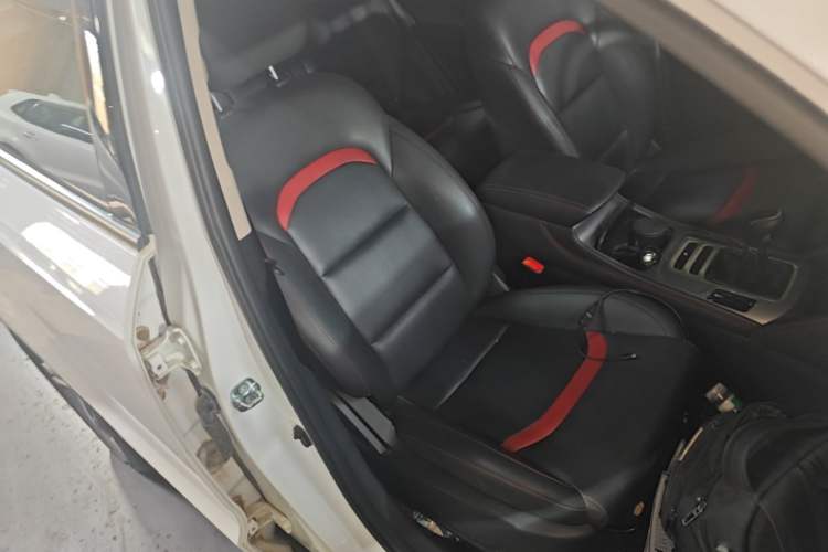 Used CHANGAN CS55 2019 1.5T Manual Colorful Model China VI Standard Right Front Seat