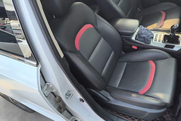 Used CHANGAN CS55 2019 1.5T Manual Colorful Model China VI Standard Right Front Seat