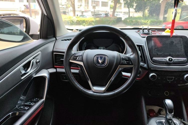 Used CHANGAN CS55 2019 1.5T Automatic Colorful Edition China VI Standard Steering Wheel