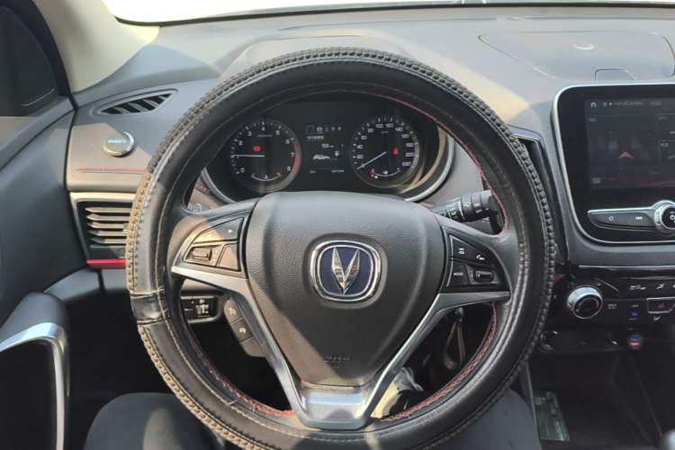 Used CHANGAN CS55 2019 1.5T Manual Colorful Model China VI Standard Steering Wheel