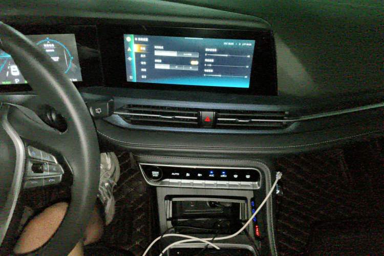 Used CHANGAN CS55 Electric Version 2020 Ultra-Long Range Luxury Edition Audio And AC Panel