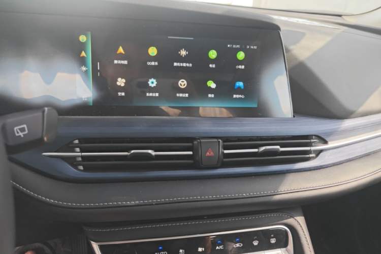 Used CHANGAN CS55 Electric Version 2020 Ultra-Long Range Luxury Edition Audio And AC Panel